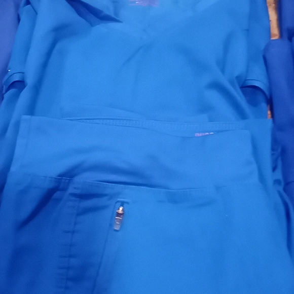 HUGE SCRUBS LOT DICKIES, BUTTER SOFT,CHEROKEE AND OTHERS 15 SETS - Picture 4 of 11